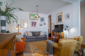 Life in Colour & Art - Charming 3Bed Apartment